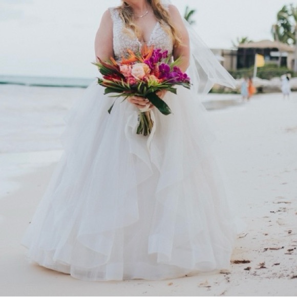 Wedding dress Size 20 fits like 18 - Picture 5 of 7